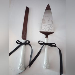 wedding cake servers white and silver featuring hearts engraved and black bow
